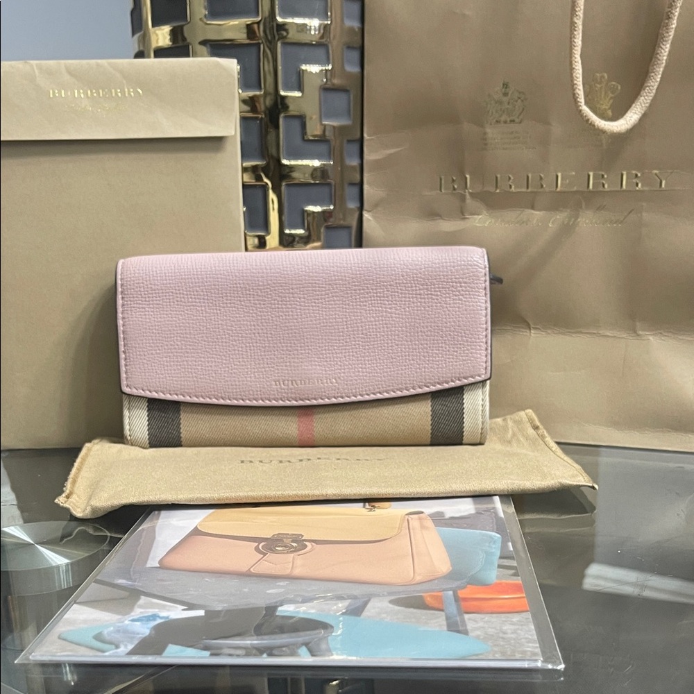 **FULL INCLUSION** Burberry Pink and Tan Wallet - Picture 4 of 12